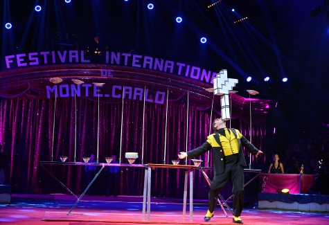 38e FESTIVAL INTERNATIONAL DU CIRQUE DE MONTE CARLO 2014 JUGGLING COMEDY PLATE SPINNER plate spinning pictures